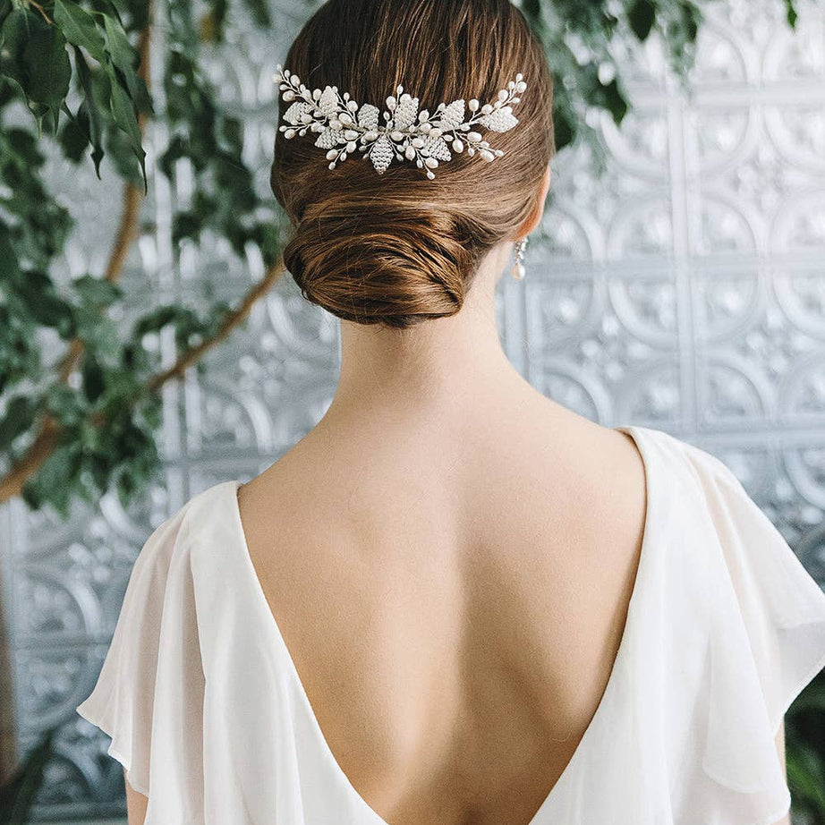 Add timeless elegance to your bridal look with this Aria pearl floral hair comb. Perfect for weddings and special occasions. Handmade, lightweight and easy to wear
