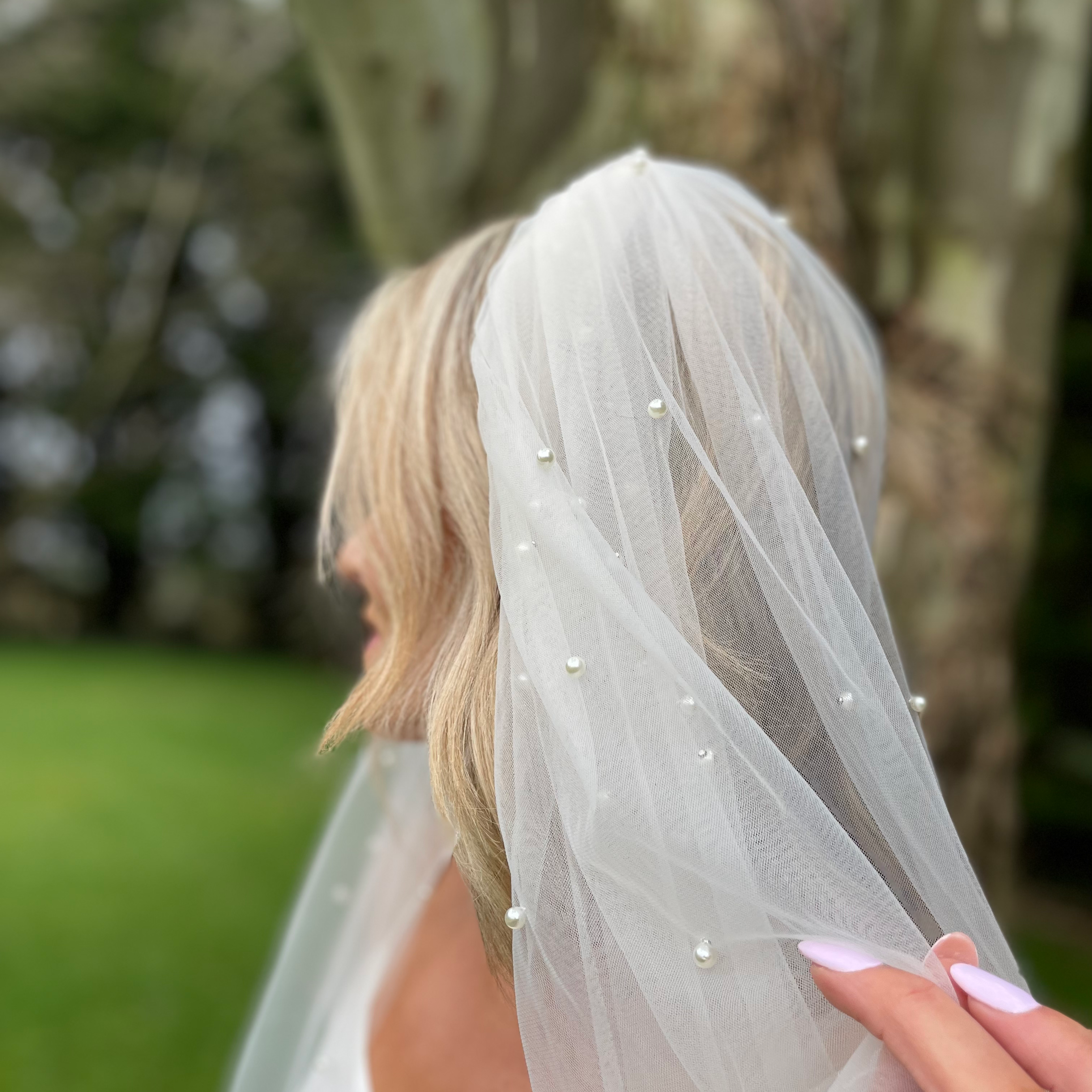 Scattered pearl elbow length veil