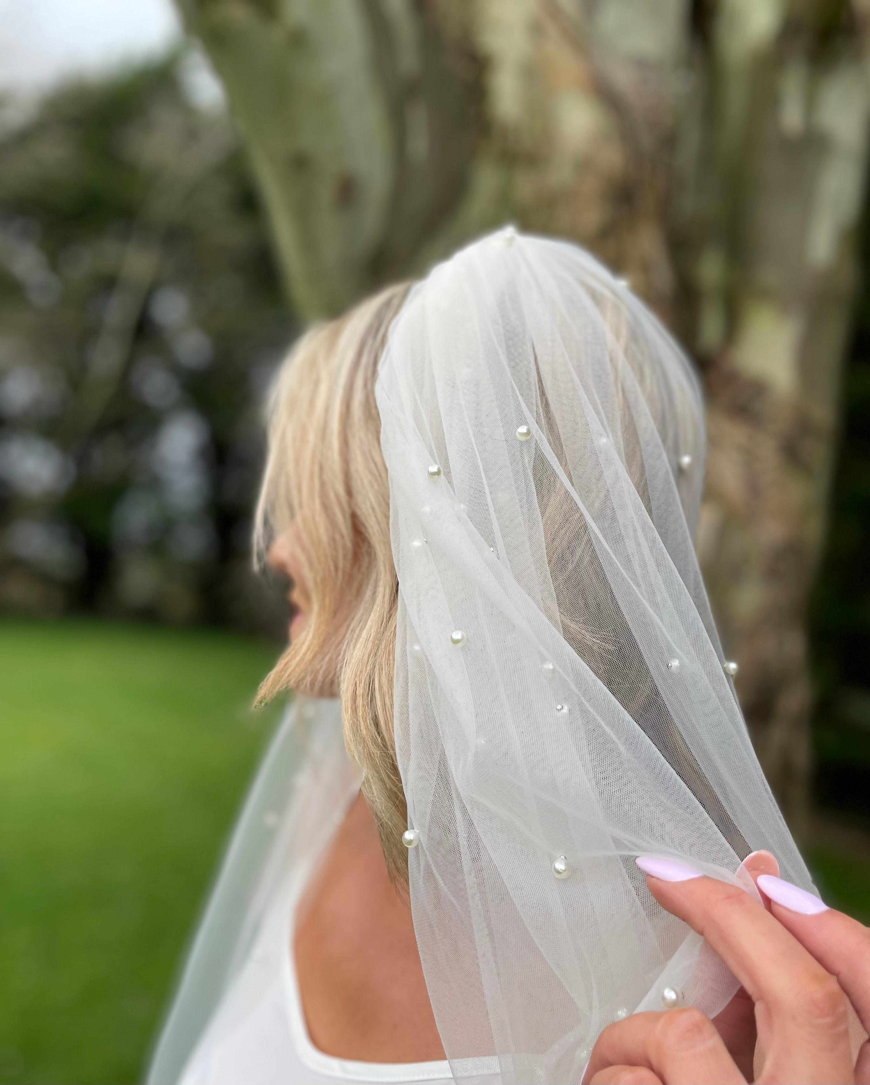 Scattered pearl elbow length veil