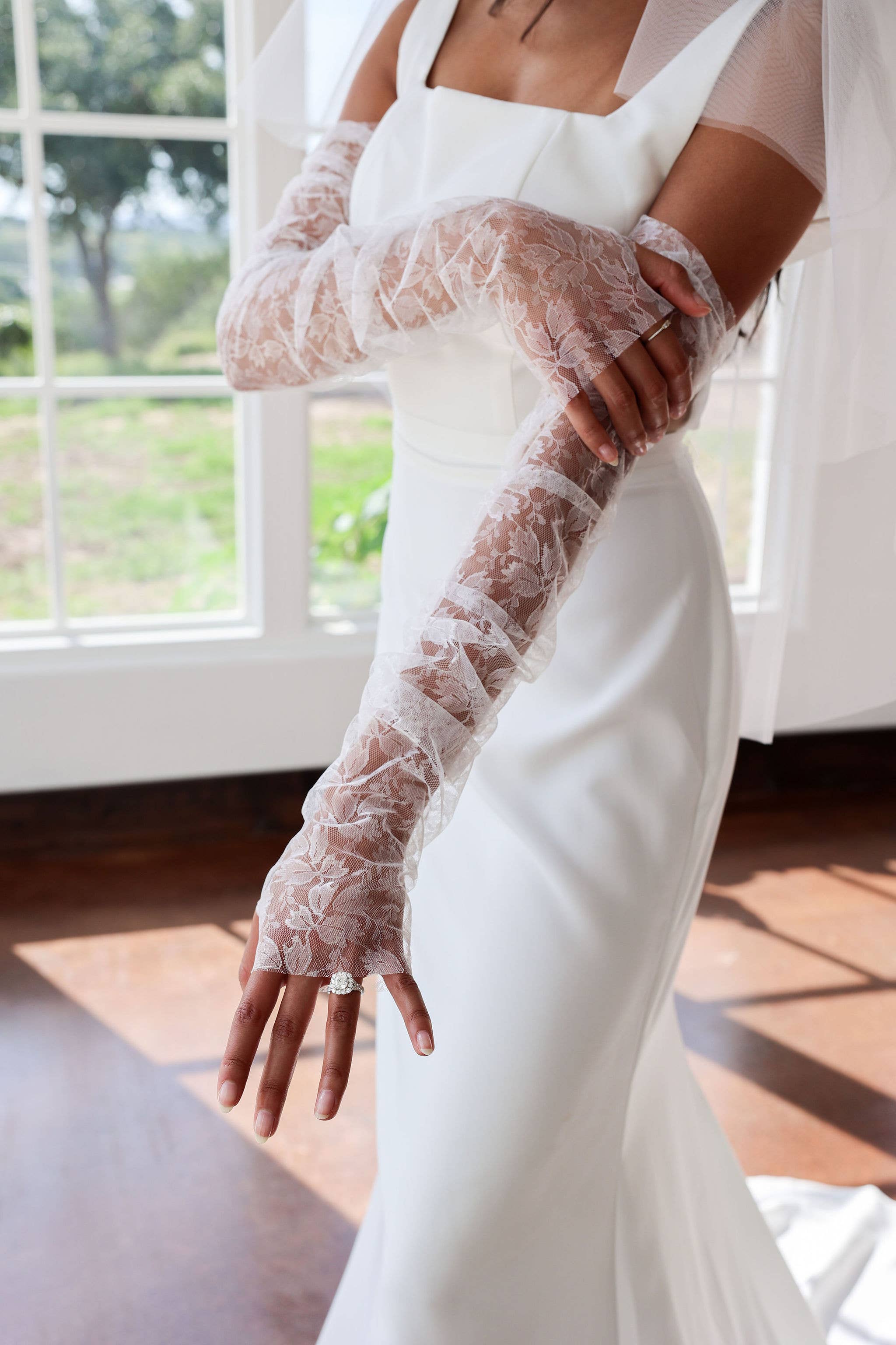 Luxury White lace Bridal sleeves, gloves