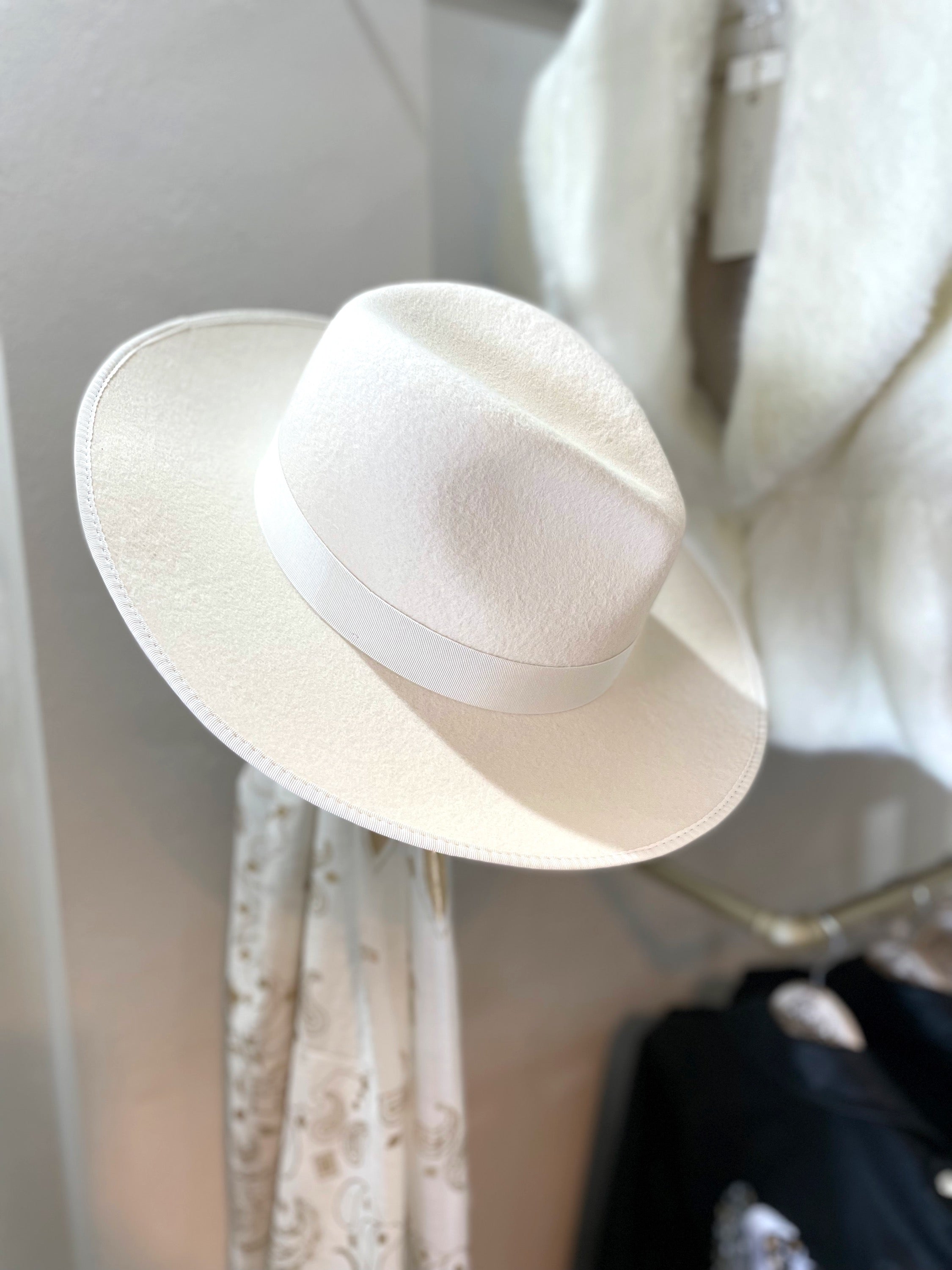 Plain Ivory Fedora image 1