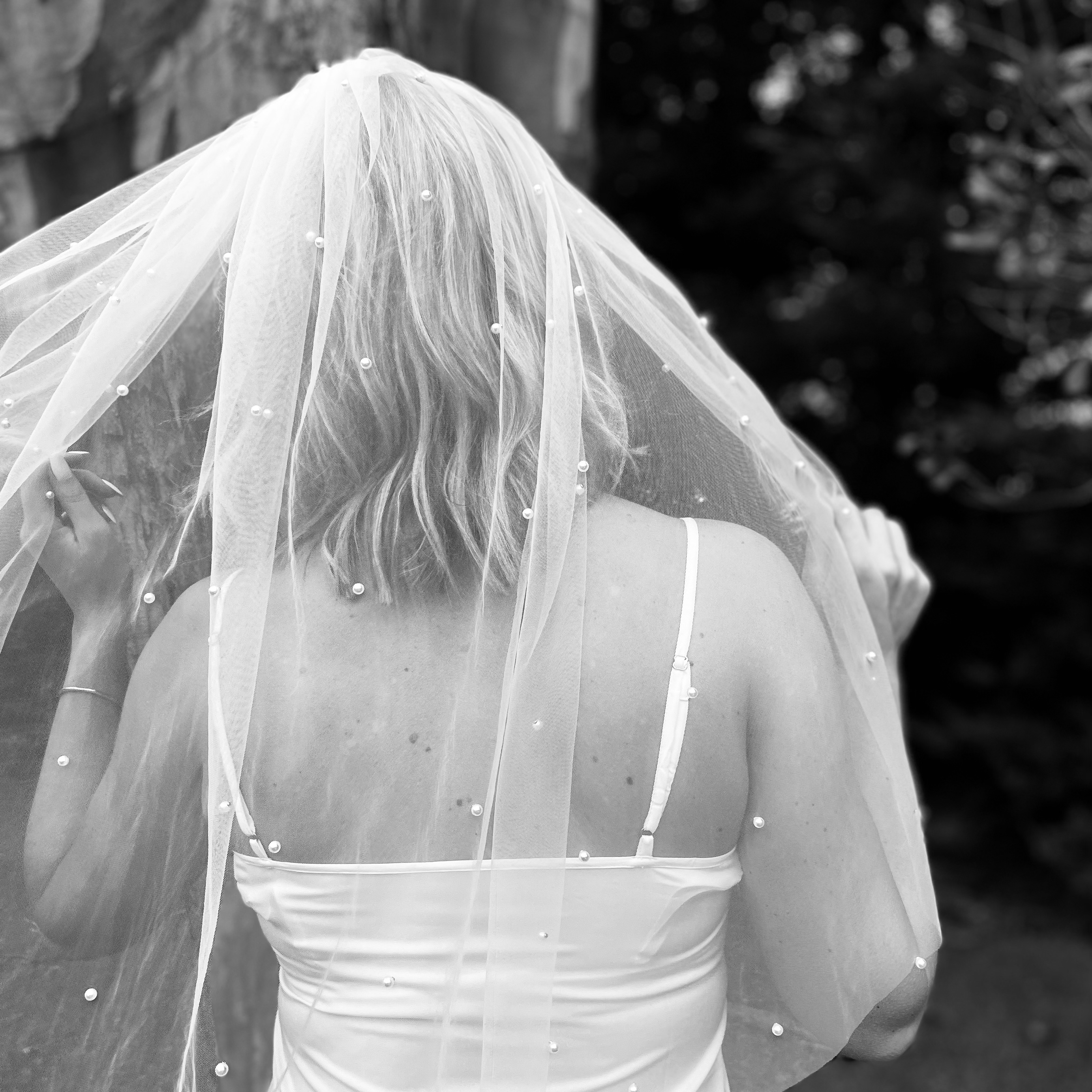Scattered pearl elbow length veil