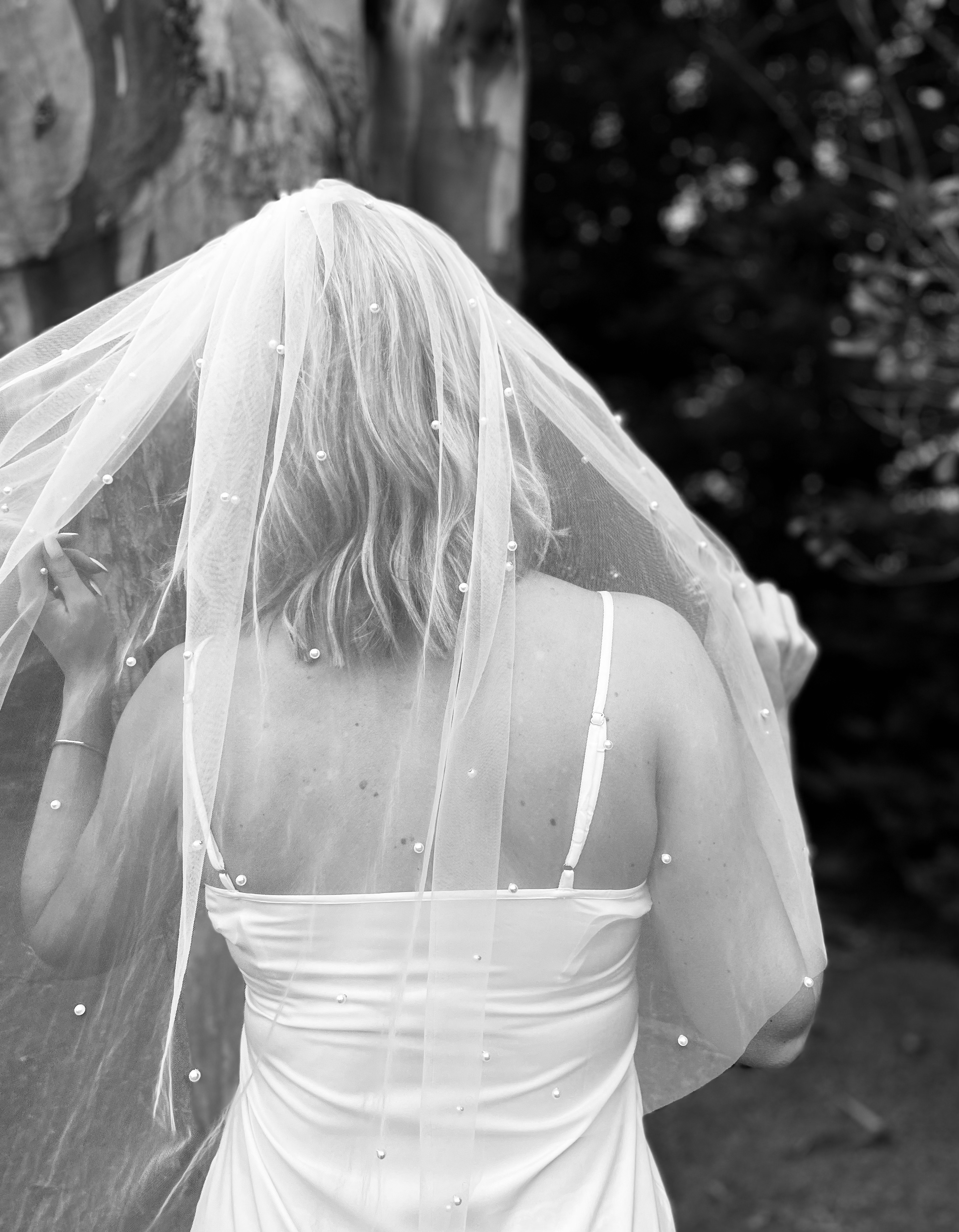Scattered pearl elbow length veil
